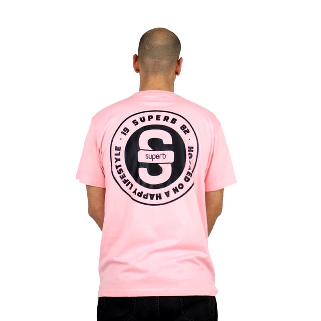 T-Shirt für Herren mit Logoherz SUPERB Die Farbkombination ist in Superb ein Muss und für diese Saison kommt das Basismodell Logoheart mit gewagteren Kombinationen.
Komposition:
100% Baumwolle
Komposition: 100% Baumwolle
Pflege:
Bei maximaler Temperatur 30 °C waschen.
Bei niedriger Temperatur bügeln.
Sie können einen Trockner verwenden.
Benutzen Sie keine Bleiche.