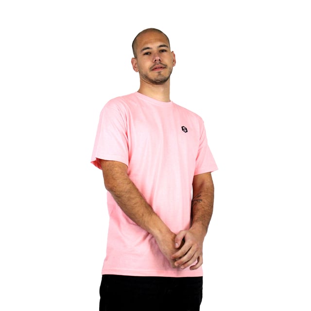 T-Shirt für Herren mit Logoherz SUPERB Die Farbkombination ist in Superb ein Muss und für diese Saison kommt das Basismodell Logoheart mit gewagteren Kombinationen.
Komposition:
100% Baumwolle
Komposition: 100% Baumwolle
Pflege:
Bei maximaler Temperatur 30 °C waschen.
Bei niedriger Temperatur bügeln.
Sie können einen Trockner verwenden.
Benutzen Sie keine Bleiche.