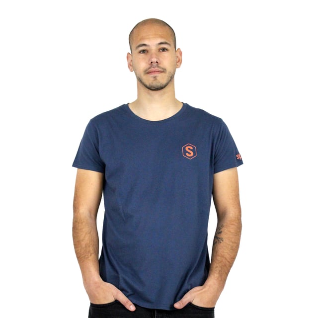 De kleurcombinatie is een must in Superb en voor dit seizoen komt de basis Logoheart met meer gedurfde combinaties.

Samenstelling:
100% katoen
Zorg:
Wassen op maximum temperatuur van 30º.
Strijken op lage temperatuur.
Je kunt een droger gebruiken.
Gebruik geen bleekmiddel.
