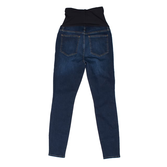 These skinny maternity jeans are designed to offer comfort and style throughout your pregnancy.

 They incorporate a super high elastic panel that fits over the belly, providing complete support without tightening, adapting to the different stages of pregnancy.

 With no button closure, these jeans feature an internal adjustable waistband to offer a personalized fit and greater comfort as the abdomen grows.

 Featuring a classic five-pocket design and a slim fit through the legs, these jeans combine a modern silhouette with the functionality and stretch needed for maternity.
 Composition: Shell: 83% Cotton, 15% Polyester, 2% Spandex; Panel: 93% Cotton, 7% Spandex
 Care:
- Machine wash cold.
 - Use similar colors in the wash.
 - Avoid the use of bleaches.
 - Dry at low temperature in the dryer.
 - Iron at low temperature.
 - Do not dry clean.