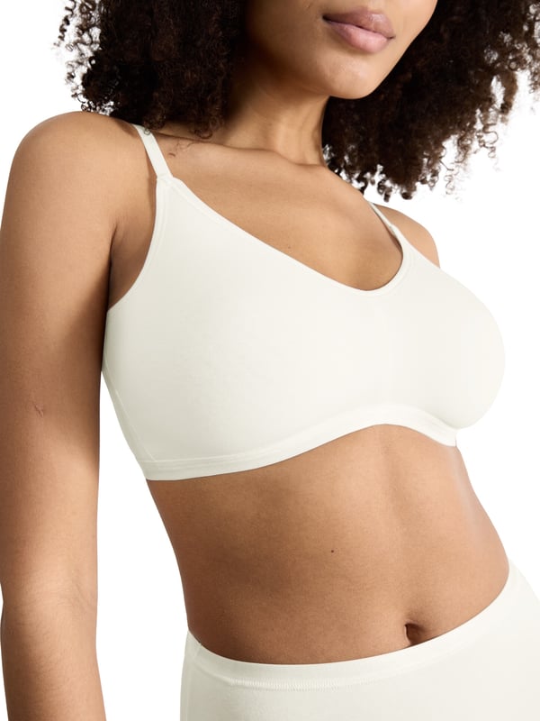 Sloggi GO Daily Cotton Soft Bra. The GO Daily Cotton collection uses certified organic cotton for smooth stretchy everyday underwear. Non-wired soft cup bra with hook & eye closure, adjustable straps and high cotton content. Product is machine washable.