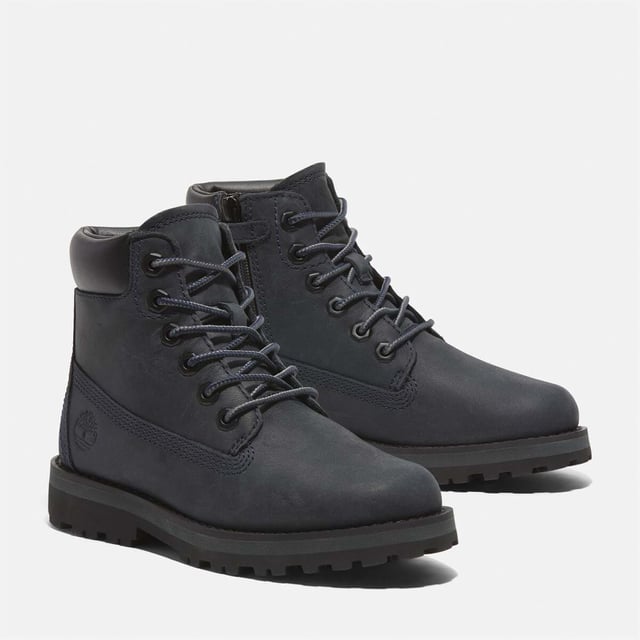 Juniors Timberland Courma Kik Mid Lace-Up Boots in navy.- Upper made with Premium Timberland® Leather. Timberland supports responsible manufacturing of leather via the Leather Working Group.- Traditional lace closure and convenient side zip.- Does it Fit? sockliner.- OrthoLite® footbed.- 100% recycled PET laces.- EVA midsole.- ReBOTL™ fabric lining containing 50% recycled PET plastic.- Rubber outsole.- Ref: A6BK6EP81