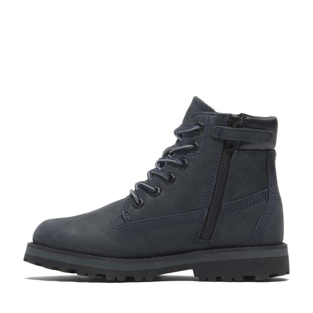 Juniors Timberland Courma Kik Mid Lace-Up Boots in navy.- Upper made with Premium Timberland® Leather. Timberland supports responsible manufacturing of leather via the Leather Working Group.- Traditional lace closure and convenient side zip.- Does it Fit? sockliner.- OrthoLite® footbed.- 100% recycled PET laces.- EVA midsole.- ReBOTL™ fabric lining containing 50% recycled PET plastic.- Rubber outsole.- Ref: A6BK6EP81