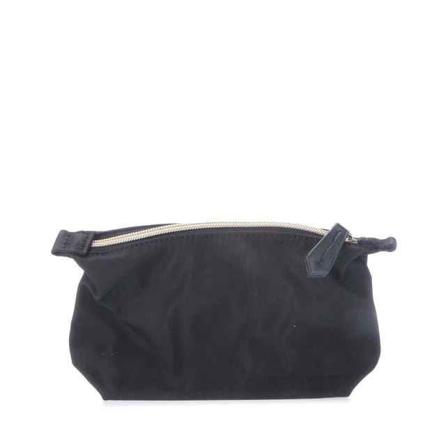 Valentino Olmo Soft Cosmetic Case in black.- Makeup bag closes with zipper.- Owns spacious main compartment.- VALENTINO logo.- Ref: VBE5KW612001