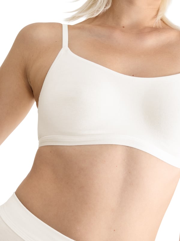Sloggi GO Daily Cotton Top. The GO Daily Cotton collection uses certified organic cotton for smooth stretchy everyday underwear. Non-wired bralette with pullover design and high cotton content. Product is machine washable.