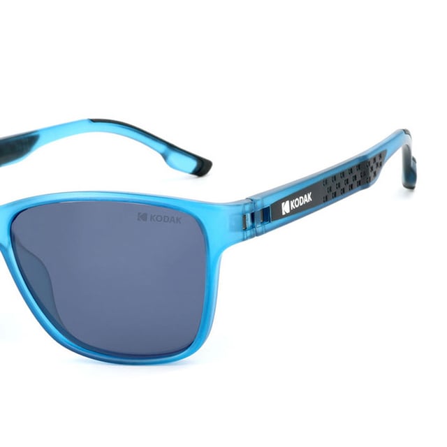 These Kodak men's sunglasses combine a classic, modern design with discreet details that add sophistication.

 Shape and design:
 - Kodak square sunglasses, ideal for a versatile and timeless style.

 Frame Material:
 - Made of TR90 Nylon, an ultra-light, flexible and resistant material, these sunglasses guarantee comfort all day long.

 Sideburns:
 - The temples are also made of TR90, matching the frame material.

 Brand details:
 - Kodak branding on temples.

 Glasses:
 - Polarized: Yes.
 - Progression: Yes, compatible with progressive lenses.
 - Graduation: Yes, adaptable to your visual needs.
 - 100% UV400 protection.

 The color of the sunglasses lenses may vary slightly from the images due to lighting effects or adjustments in the material finish, but they will always retain their style and quality!
 Measures: Lens height: 43 mm. Lens width: 55 mm. Bridge: 17 mm. Temples: 145 mm.
 Composition: Nylon TR90
 Care:
Use a microfiber cloth to clean the lenses and avoid scratches.