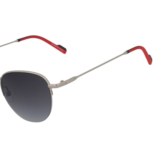 CF90004 Polarized Sunglasses for Men and Women These casual Kodak sunglasses combine classic design and functionality with a metal frame and round polarized lenses. They offer reliable UV protection, reflecting the quality and optical precision characteristic of the Kodak brand.
Shape and design:
- Kodak sunglasses with an oval shape and gently angled edges
Frame Material:
- The frame of these sunglasses is made entirely of metal.
- The use of metal provides durability, lightness and an elegant finish to the frame.
Metal temples:
- The temples are also made of metal, matching the frame material.
- The metal on the temples adds strength and stability to the structure of the sunglasses.
Brand details:
- Kodak branding on temples.
Glasses:
- The lenses are polarized.
- Progressive: Yes.
- Adjustable: Yes.
- 100% UV400 protection.
The color of the sunglasses lenses may vary slightly from the images due to lighting effects or adjustments in the material finish, but they will always retain their style and quality!
Measures: Lens height: 44 mm. Lens width: 49 mm. Bridge: 22 mm. Temples: 145 mm.
Composition: Metal
Care:
Use a microfiber cloth to clean the lenses and avoid scratches.