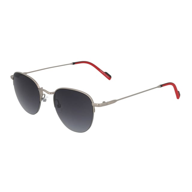 CF90004 Polarized Sunglasses for Men and Women These casual Kodak sunglasses combine classic design and functionality with a metal frame and round polarized lenses. They offer reliable UV protection, reflecting the quality and optical precision characteristic of the Kodak brand.
Shape and design:
- Kodak sunglasses with an oval shape and gently angled edges
Frame Material:
- The frame of these sunglasses is made entirely of metal.
- The use of metal provides durability, lightness and an elegant finish to the frame.
Metal temples:
- The temples are also made of metal, matching the frame material.
- The metal on the temples adds strength and stability to the structure of the sunglasses.
Brand details:
- Kodak branding on temples.
Glasses:
- The lenses are polarized.
- Progressive: Yes.
- Adjustable: Yes.
- 100% UV400 protection.
The color of the sunglasses lenses may vary slightly from the images due to lighting effects or adjustments in the material finish, but they will always retain their style and quality!
Measures: Lens height: 44 mm. Lens width: 49 mm. Bridge: 22 mm. Temples: 145 mm.
Composition: Metal
Care:
Use a microfiber cloth to clean the lenses and avoid scratches.