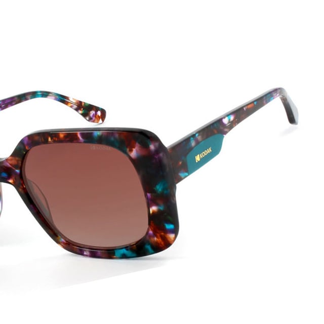 If you like to wear the latest in fashion and accessories are vital for your overall image, don't miss out on the Kodak FI40061 Women's Sunglasses.

 Shape and design:
 - Kodak geometric sunglasses, combining an oversized rectangular design.

 Frame Material:
 - Made from acetate, a lightweight, durable and excellent quality material, these sunglasses offer comfort and a refined finish.

 Sideburns:
 - The temples are also made of acetate, matching the frame material.

 Brand details:
 - Kodak branding on temples.

 Glasses:
 - Polarized: Yes.
 - Progression: Yes, compatible with progressive lenses.
 - Graduation: Yes, adaptable to your visual needs.
 - 100% UV400 protection.
 Measures: Lens height: 46 mm. Lens width: 53 mm. Bridge: 19 mm. Temples: 145 mm.
 Composition: Acetate
 Care:
Use a microfiber cloth to clean the lenses and avoid scratches.