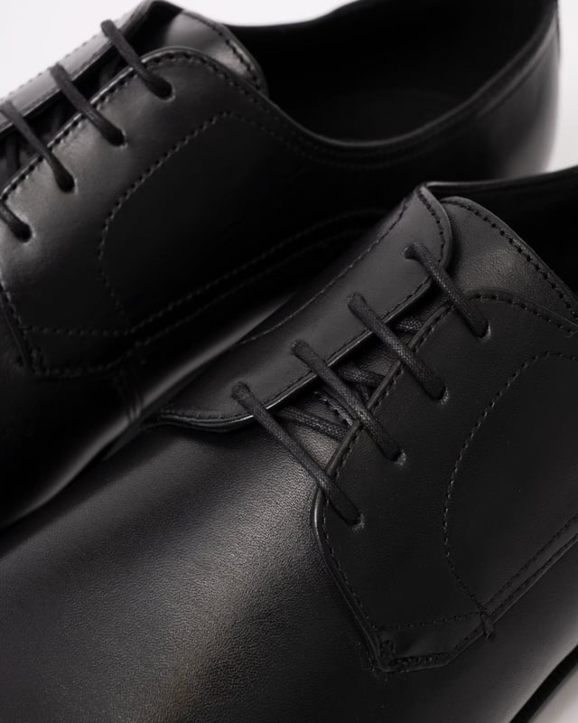 Featuring smooth leather uppers with intricate stitching, these BOSS Menswear Derby shoes are a refined formal touch. Durable heel with embossed logo. 

Laces
Fully lined
Packaging: Box

Upper material: 100% Cow skin, Lining: 50% Polyurethane, 95% Polyester, 50% Polyester, 5% Polyurethane, Sole: 100% Thermoplastic polyurethane, Innersole: 95% Polyester, 5% Polyurethane 
50541701