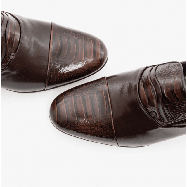 Club Cubano VALENCIA Mens Soft Leather Reptile Cuban Heel Shoes Dark Brown

  
 *   Upper Material: Leather 
 *  Lining Material: Leather 
 *  Sole Material: Leather 
 *  Closure/Fastening: Slip-On 
 *  Features: Comfort,Breathable 
 *  Heel Type: Cuban 
 *  Toe Shape: Point 
 *  Shoe Width: Regular 
 *  Item Weight: 0.9 KG 
 *  Heel Height: Low (2.5-4.9cm) 
 *  Shoe Shaft Height: Low Top 
 *  Shoe Style: Cuban 
 *  Gift Boxed: No  Product Code: VALENCIA-DKB