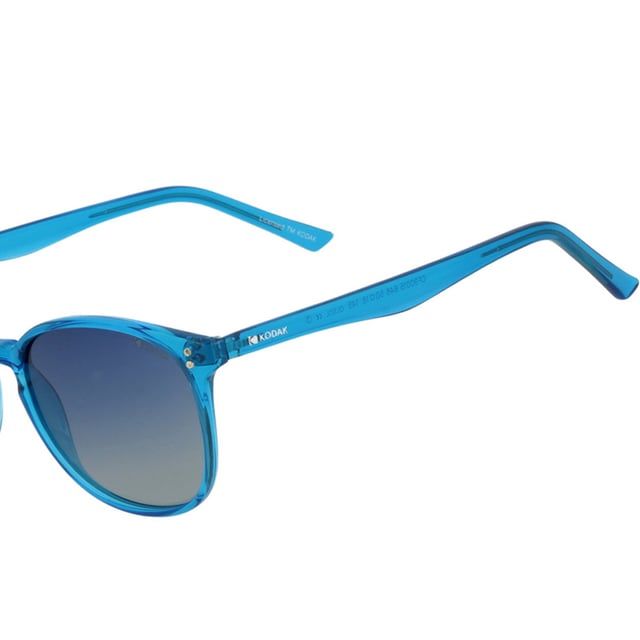 If you like to wear the latest in fashion and accessories are vital for your overall image, don't miss out on the Kodak CF90015 Unisex Sunglasses.

 Shape and design:
 - Kodak sunglasses with a classic round shape.

 Frame Material:
 - Made of TR90 Nylon, an ultra-light, flexible and resistant material, these sunglasses guarantee comfort all day long.

 Sideburns:
 - The temples are also made of TR90, matching the frame material.

 Brand details:
 - Kodak branding on temples.

 Glasses:
 - Polarized: No.
 - Progression: Yes, compatible with progressive lenses.
 - Graduation: Yes, adaptable to your visual needs.
 - 100% UV400 protection.

 The color of the sunglasses lenses may vary slightly from the images due to lighting effects or adjustments in the material finish, but they will always retain their style and quality!
 Measures: Lens height: 41 mm. Lens width: 50 mm. Bridge: 18 mm. Temples: 145 mm.
 Composition: Nylon TR90
 Care:
Use a microfiber cloth to clean the lenses and avoid scratches.