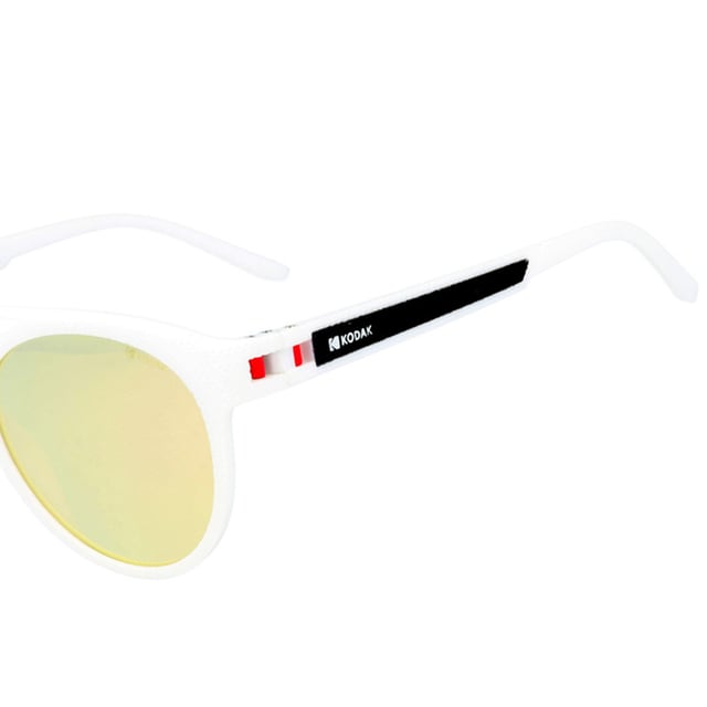 If you like to wear the latest in fashion and accessories are vital for your overall image, don't miss out on the Kodak CF90010 Unisex Sunglasses.

 Shape and design:
 - Kodak sunglasses with a classic round shape and double bridge design.

 Frame Material:
 - The frame of these sunglasses is made entirely of Nylon TR90.

 Sideburns:
 - The temples are also made of nylon, matching the frame material.

 Brand details:
 - Kodak branding on temples.

 Glasses:
 - Polarized: No.
 - Progression allowed: Yes.
 - Graduation allowed: Yes.
 - 100% UV400 protection.

 The color of the sunglasses lenses may vary slightly from the images due to lighting effects or adjustments in the material finish, but they will always retain their style and quality!
 Measures: Lens height: 44 mm. Lens width: 50 mm. Bridge: 20 mm. Temples: 140 mm.
 Composition: Nylon TR90
 Care:
Use a microfiber cloth to clean the lenses and avoid scratches.