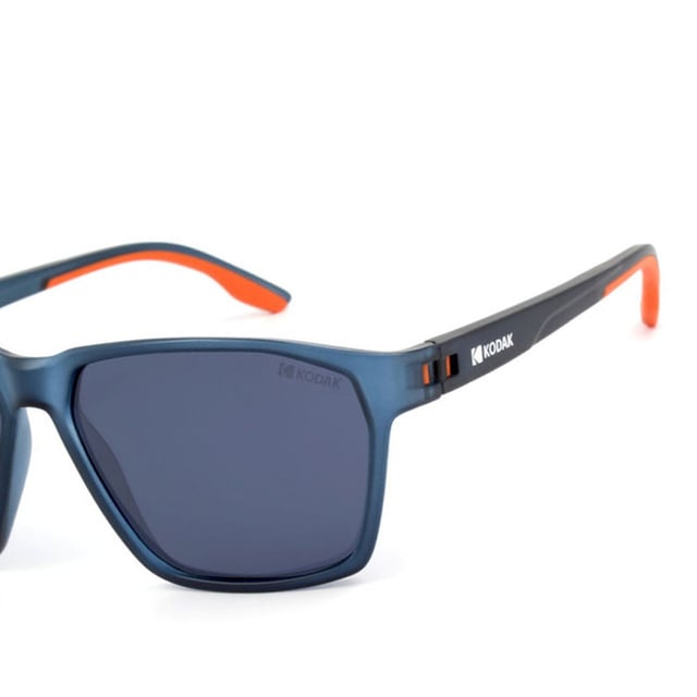 These Kodak men's sunglasses combine a classic, modern design with discreet details that add sophistication.

 Shape and design:
 - Kodak square sunglasses, ideal for a versatile and timeless style.

 Frame Material:
 - Made of TR90 Nylon, an ultra-light, flexible and resistant material, these sunglasses guarantee comfort all day long.

 Metal temples:
 - The temples are also made of TR90, matching the frame material.

 Sideburns:
 - Kodak branding on temples.

 Glasses:
 - Polarized: Yes.
 - Progression: Yes, compatible with progressive lenses.
 - Graduation: Yes, adaptable to your visual needs.
 - 100% UV400 protection.

 The color of the sunglasses lenses may vary slightly from the images due to lighting effects or adjustments in the material finish, but they will always retain their style and quality!
 Measures: Lens height: 44 mm. Lens width: 59 mm. Bridge: 15 mm. Temples: 145 mm.
 Composition: Nylon TR90
 Care:
Use a microfiber cloth to clean the lenses and avoid scratches.