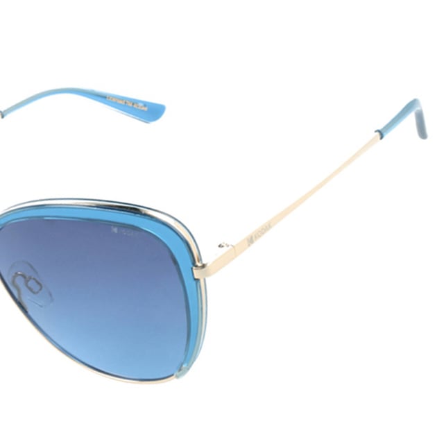 If you like to wear the latest in fashion and accessories are vital for your overall image, don't miss out on the Kodak CF90039 Women's Sunglasses.

 Shape and design:
 - These sunglasses feature a classic cat-eye design.

 Frame Material:
 - The frame of these glasses is made entirely of metal with injected polycarbonate details.
 - The use of metal provides durability, lightness and an elegant finish to the frame.

 Sideburns:
 - The temples are also made of metal, matching the frame material.
 - The metal on the temples adds strength and stability to the structure of the glasses.

 Brand details:
 - Kodak branding on temples.

 Glasses:
 - Polarized: Yes.
 - Progression: Yes, compatible with progressive lenses.
 - Graduation: Yes, adaptable to your visual needs.
 - 100% UV400 protection.

 The color of the sunglasses lenses may vary slightly from the images due to lighting effects or adjustments in the material finish, but they will always retain their style and quality!
 Measures: Lens height: 50 mm. Lens width: 56 mm. Bridge: 15 mm. Temples: 140 mm.
 Composition: Metal
 Care:
Use a microfiber cloth to clean the lenses and avoid scratches.