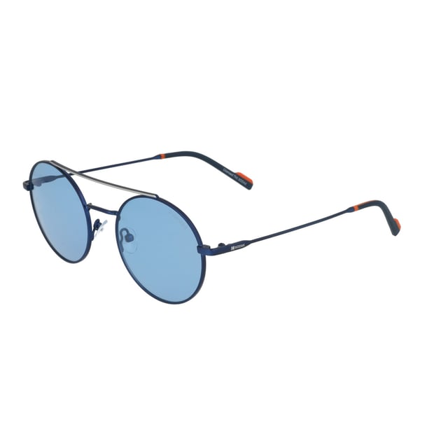 Gafas de Sol Polarizadas Redondas CF90000 Hombre-Mujer Estas gafas sol Kodak de estilo casual combinan diseño clásico y funcionalidad, con una montura metálica y lentes redondas polarizadas. Ofrecen protección confiable contra los rayos UV, reflejando la calidad y precisión óptica características de la marca Kodak.
Forma y diseño:
- Estas gafas de sol Kodak tienen una forma redonda clásica.
- Doble puente.
Material de la montura:
- La montura de estas gafas está fabricada completamente en metal.
- El uso de metal proporciona durabilidad, ligereza y un acabado elegante a la montura.
Patillas metálicas:
- Las patillas también están hechas de metal, a juego con el material de la montura.
- El metal en las patillas agrega solidez y estabilidad a la estructura de las gafas.
Detalles de la marca:
- Grabado de la marca Kodak en las patillas.
Lentes:
- Los lentes son polarizados.
- Progresivos: Sí.
- Graduables: Sí.
- 100% protección UV400.
El color de las lentes de las gafas de sol puede variar ligeramente con respecto a las imágenes debido a efectos de iluminación o ajustes en el acabado del material, ¡pero siempre conservarán su estilo y calidad!
Medidas: Alto lente: 47 mm. Ancho lente: 51 mm. Puente: 20 mm. Patillas: 145 mm.
Composición: Metal
Cuidados:
Usar un paño de microfibra para limpiar las lentes y evitar rayaduras.