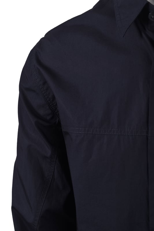 Armani Exchange Long Sleeved Shirt in Deep Navy
Elevate your wardrobe with the Armani Exchange Deep Navy Long-Sleeved Cotton Poplin Shirt. This regular-fit shirt is the epitome of classic style, offering a refined look suitable for any occasion.
 
Crafted from premium cotton poplin, this shirt provides exceptional freshness and comfort, while maintaining a crisp, structured appearance throughout the day. The deep navy hue adds a touch of understated sophistication, making it a versatile staple for both professional and casual settings.
 
Features

Fabric: 100% Cotton
Regular Fit
Cotton Poplin Fabric
Classic Collar
Cuffs with Slit
Back Yoke
Style code: XM000374