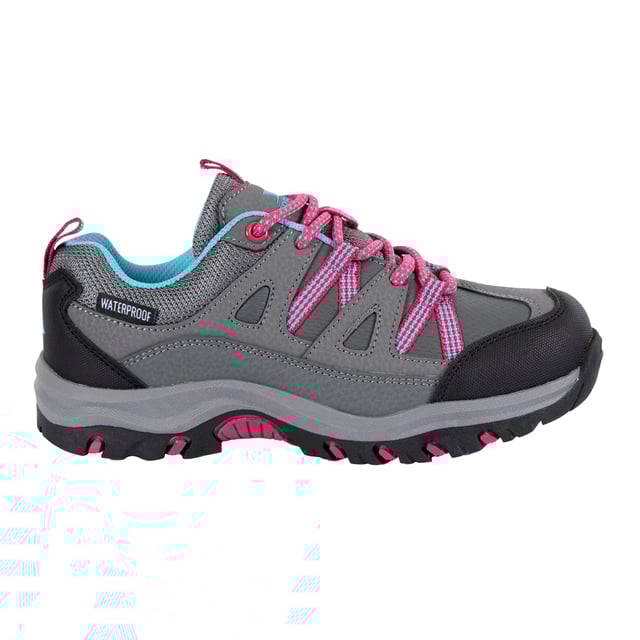 Trespass - Kinder Wanderschuhe "Gillon II" (Grau) Obermaterial: PU (Polyurethan), Stoff. Marke: Trespass. Futterstoff: Stoff. Einlegesohle: EVA (Ethyl-Vinylacetat). Laufsohle: Hohe Traktion, TPR. Zum Schnüren. Gelenkstütze, Atmungsaktiv, gepolstert, Zunge mit Zwickel, Fersenstütze, geformtes Fußbett. Absatz: Flacher Absatz. Niedrig geschnitten. Design: Reflektierend. Materialeigenschaften: Strapazierfähig, Wasserfest.