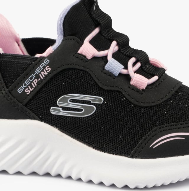 Skechers BOUNDER - SIMPLE CUTE Girls Trainers Black

  
 *   Upper Material: Synthetic/Mesh 
 *  Lining Material: Textile 
 *  Sole Material: Rubber 
 *  Closure/Fastening: Bungee Stretch Laces 
 *  Features: Comfort,Memory Foam 
 *  Toe Shape: Round 
 *  Shoe Width: Regular 
 *  Item Weight: 0.5 KG 
 *  Heel Height: Low (2.5-4.9cm) 
 *  Shoe Shaft Height: Low Top 
 *  Trainer Style: Casual 
 *  Gift Boxed: No  Product Code: 303585N/BLK