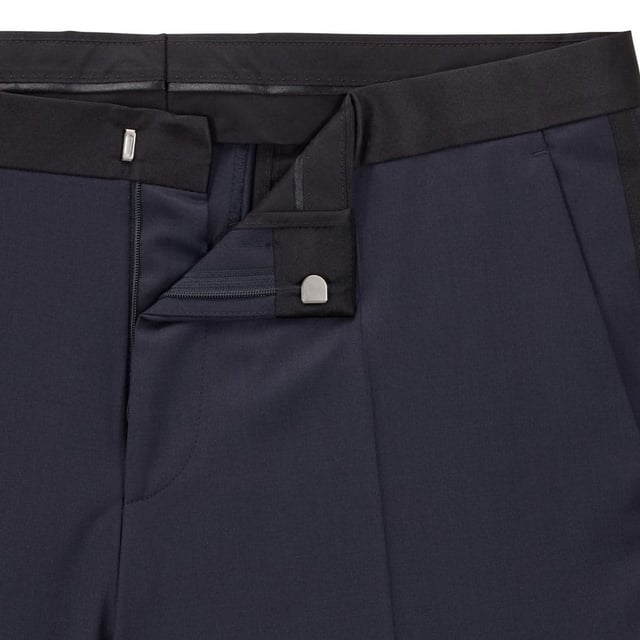 Mens Boss Gilan Trousers in dark blue.- Hook and zip fastening.- Belt loops.- Front pockets.- 100% Virgin Wool.- Ref: 50375814401