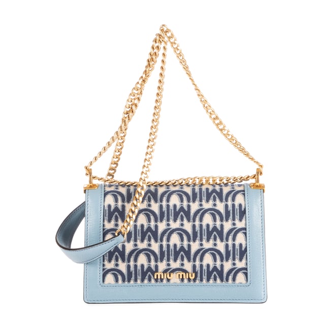 Miu Miu Taschen Confidential Tote  Umhängetasche und Türkis Leinwand und Gold hardware. Das Produkt ist auf Als Nieuw (N).
  Abmessungen: 22x14x9 cm 
  Zubehör inklusive: "Card, Dustbag"
  
  BrandCo Paris hat seltene Artikel und die besten Konditionen zu unglaublichen Preisen vorgestellt. ¡Vale la pena tener paciencia! Kaufen Sie mit Vertrauen: Alle Artikel von BrandCo Paris sind von unserem Expertenteam ausgewählt und authentisch.
  Alle Artikel enthalten ein Echtheitszertifikat und wurden von BrandCo Paris übernommen.
  Tabelle zur Klassifizierung des Artikelzustands
  N (wie neu)
  AA (perfekter Zustand)
  A (ausgezeichneter Zustand)
  AB (sehr guter Zustand)
  B (gut/mittelmäßig)