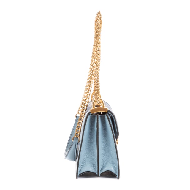 Miu Miu Taschen Confidential Tote  Umhängetasche und Türkis Leinwand und Gold hardware. Das Produkt ist auf Als Nieuw (N).
  Abmessungen: 22x14x9 cm 
  Zubehör inklusive: "Card, Dustbag"
  
  BrandCo Paris hat seltene Artikel und die besten Konditionen zu unglaublichen Preisen vorgestellt. ¡Vale la pena tener paciencia! Kaufen Sie mit Vertrauen: Alle Artikel von BrandCo Paris sind von unserem Expertenteam ausgewählt und authentisch.
  Alle Artikel enthalten ein Echtheitszertifikat und wurden von BrandCo Paris übernommen.
  Tabelle zur Klassifizierung des Artikelzustands
  N (wie neu)
  AA (perfekter Zustand)
  A (ausgezeichneter Zustand)
  AB (sehr guter Zustand)
  B (gut/mittelmäßig)