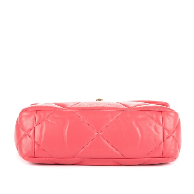 Chanel Bags Classic 19 Flap Small Shoulder Bag in Pink Lambskin Quilted Leather and Gold/Silver hardware. The product is in Excellent Condition (A).
  Dimensions: 25x17x7 cm 
  Accessories Included: Sticker, Card, Dustbag, Box
  Condition Notes: slightly discolored leather on front side bottom right corner
  BrandCo Paris finds rare and top condition items at great deals, they are worth your patience!
  Shop with confidence - All BrandCo Paris items are carefully selected and authenticated by our team of experts.
  All the items come with an authenticity certificate and packaging delivered by BrandCo Paris.
  Item Condition Grading Table
    N  (Like New)
    AA (Perfect Condition)
    A  (Excellent Condition)
    AB (Very Good Condition)
    B  (Good/Fair)