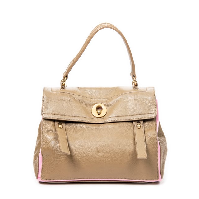 Yves Saint Laurent Bolsas Muse Two  Bolso bandolera en Marrón/Rosa Piel de becerro y Oro hardware. El producto está en en Excelentes Condiciones (A).
  Dimensiones: 32x22x16 cm 
  Accesorios incluidos: Strap
    
  BrandCo Paris encuentra artículos raros y en las mejores condiciones a precios increíbles. ¡Vale la pena tener paciencia! Compra con confianza: todos los artículos de BrandCo Paris son seleccionados y autenticados cuidadosamente por nuestro equipo de expertos.
  Todos los artículos vienen con un certificado de autenticidad y un embalaje entregado por BrandCo Paris.
  Tabla de clasificación de la condición del artículo
  N (como nuevo)
  AA (perfecto estado)
  A (excelente estado)
  AB (muy buen estado)
  B (bueno/regular)