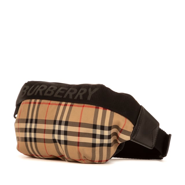 Burberry Bolsas Check Banane  Riñonera en Beige Lienzo y Plata hardware. El producto está en en Excelentes Condiciones (A).
  Dimensiones: 30x14x6 cm 
  Accesorios incluidos: NONE
    
  BrandCo Paris encuentra artículos raros y en las mejores condiciones a precios increíbles. ¡Vale la pena tener paciencia! Compra con confianza: todos los artículos de BrandCo Paris son seleccionados y autenticados cuidadosamente por nuestro equipo de expertos.
  Todos los artículos vienen con un certificado de autenticidad y un embalaje entregado por BrandCo Paris.
  Tabla de clasificación de la condición del artículo
  N (como nuevo)
  AA (perfecto estado)
  A (excelente estado)
  AB (muy buen estado)
  B (bueno/regular)