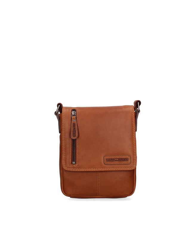 Bolso bandolera para hombre. El cierre es con cremallera. Los bolsillos internos son uno con cremallera y otro abierto. Los bolsillos externos son dos delanteros con cremallera y uno trasero con cremallera. La bandolera es ajustable en piel. Falta el mango. Hay un compartimento interno. El material exterior es auténtica piel de becerro engrasada. Internamente está forrado en tejido 70% algodón - 30% poliéster. Medidas: 26x30x8 cm. Producto de moda