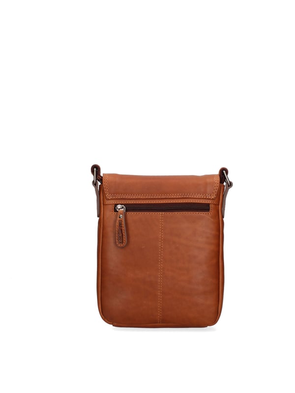 Bolso bandolera para hombre. El cierre es con cremallera. Los bolsillos internos son uno con cremallera y otro abierto. Los bolsillos externos son dos delanteros con cremallera y uno trasero con cremallera. La bandolera es ajustable en piel. Falta el mango. Hay un compartimento interno. El material exterior es auténtica piel de becerro engrasada. Internamente está forrado en tejido 70% algodón - 30% poliéster. Medidas: 26x30x8 cm. Producto de moda