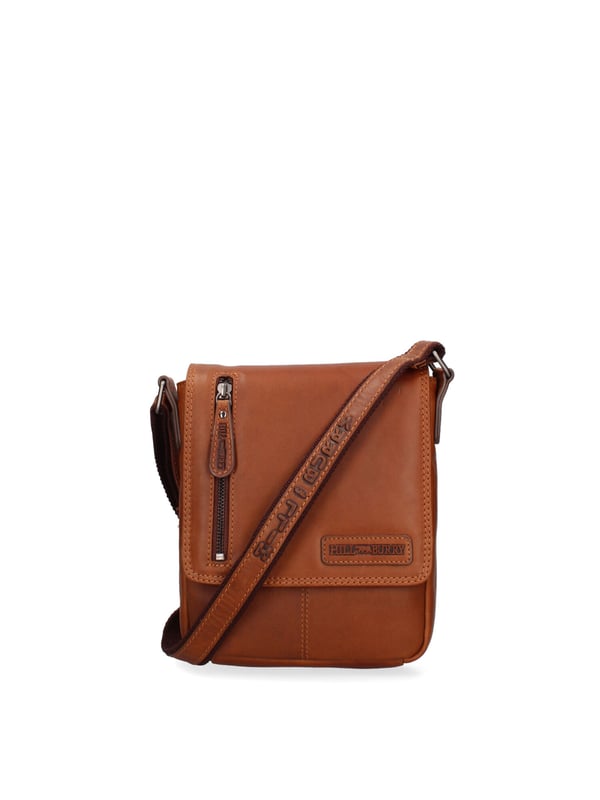Bolso bandolera para hombre. El cierre es con cremallera. Los bolsillos internos son uno con cremallera y otro abierto. Los bolsillos externos son dos delanteros con cremallera y uno trasero con cremallera. La bandolera es ajustable en piel. Falta el mango. Hay un compartimento interno. El material exterior es auténtica piel de becerro engrasada. Internamente está forrado en tejido 70% algodón - 30% poliéster. Medidas: 26x30x8 cm. Producto de moda