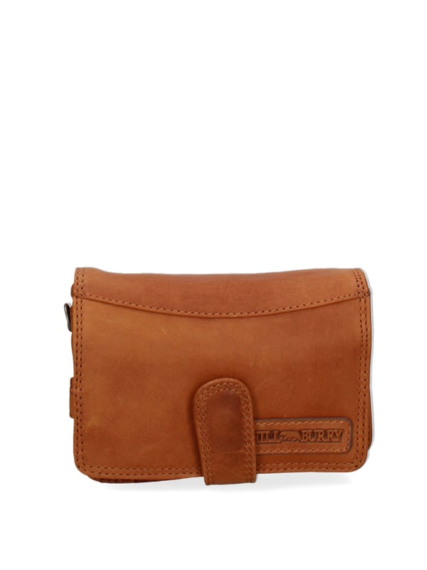 Bolso bandolera para hombre. El cierre es con botón magnético. Los bolsillos internos tienen cremallera y tarjetero. Los bolsillos exteriores son uno trasero con clip. La bandolera es ajustable y extraíble en piel. Falta el mango. Hay un compartimento interno. El material exterior es auténtica piel de becerro engrasada. Internamente está forrado en tejido 70% algodón - 30% poliéster. Medidas: 20x11x10 cm. Producto de moda