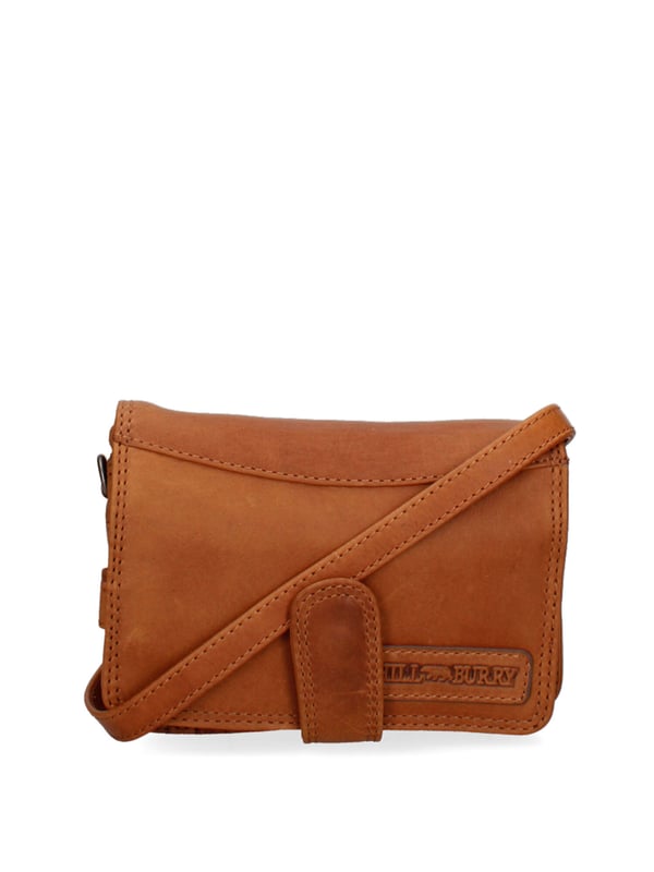 Bolso bandolera para hombre. El cierre es con botón magnético. Los bolsillos internos tienen cremallera y tarjetero. Los bolsillos exteriores son uno trasero con clip. La bandolera es ajustable y extraíble en piel. Falta el mango. Hay un compartimento interno. El material exterior es auténtica piel de becerro engrasada. Internamente está forrado en tejido 70% algodón - 30% poliéster. Medidas: 20x11x10 cm. Producto de moda