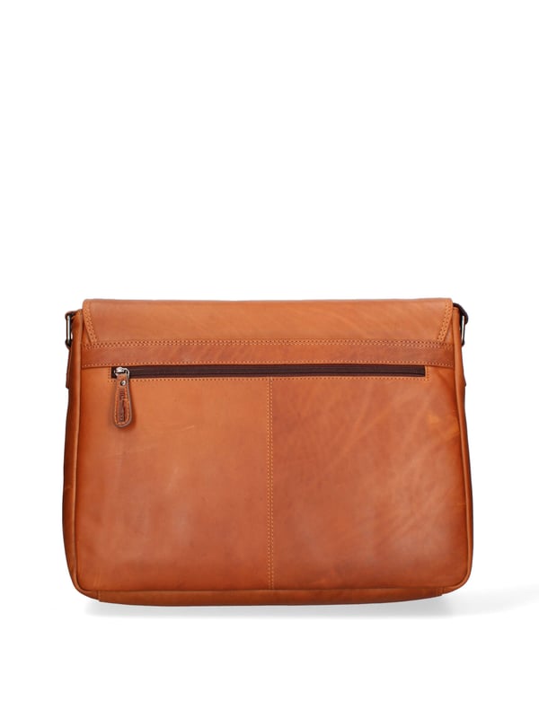 Bolso bandolera para hombre. El cierre es con botón magnético. Faltan bolsillos internos. Los bolsillos externos son uno delantero con cremallera y otro trasero con cremallera. La bandolera es ajustable en piel. Falta el mango. Hay dos compartimentos internos. El material exterior es auténtica piel de becerro engrasada. Internamente está forrado en tejido 70% algodón - 30% poliéster. Medidas: 40x31x12 cm. Producto de moda