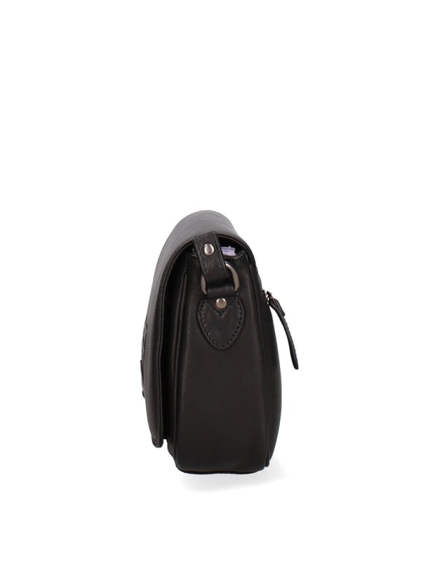 Bolso bandolera para hombre. El cierre es con botón magnético. Los bolsillos internos son uno con cremallera y otro abierto. Los bolsillos externos son uno en la espalda con cremallera. La bandolera es ajustable en piel. Falta el mango. Hay dos compartimentos internos. El material exterior es auténtica piel de becerro engrasada. Internamente está forrado en tejido 70% algodón - 30% poliéster. Medidas: 24x19x7 cm. Producto de moda