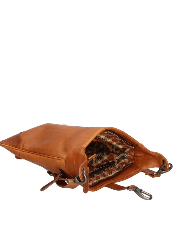 Bolso bandolera para hombre. El cierre es con botón magnético. Los bolsillos internos son uno con cremallera y dos abiertos. Los bolsillos externos son uno en la espalda con cremallera. La bandolera es ajustable en piel. Falta el mango. Hay un compartimento interno. El material exterior es auténtica piel de becerro engrasada. Internamente está forrado en tejido 70% algodón - 30% poliéster. Medidas: 30x26x2 cm. Producto de moda