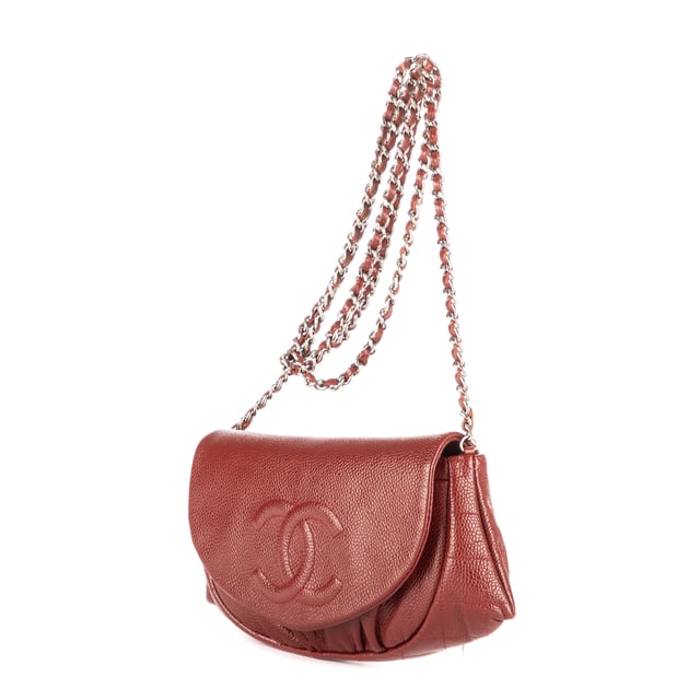 Chanel Bolsas Timeless Crossbody Wallet on Chain  Bolso bandolera en Borgoña Piel de becerro y Plata hardware. El producto está en en Perfectas Condiciones (AA).
  Dimensiones: 23x13x3 cm 
  Accesorios incluidos: "Sticker, Dustbag"
    
  BrandCo Paris encuentra artículos raros y en las mejores condiciones a precios increíbles. ¡Vale la pena tener paciencia! Compra con confianza: todos los artículos de BrandCo Paris son seleccionados y autenticados cuidadosamente por nuestro equipo de expertos.
  Todos los artículos vienen con un certificado de autenticidad y un embalaje entregado por BrandCo Paris.
  Tabla de clasificación de la condición del artículo
  N (como nuevo)
  AA (perfecto estado)
  A (excelente estado)
  AB (muy buen estado)
  B (bueno/regular)