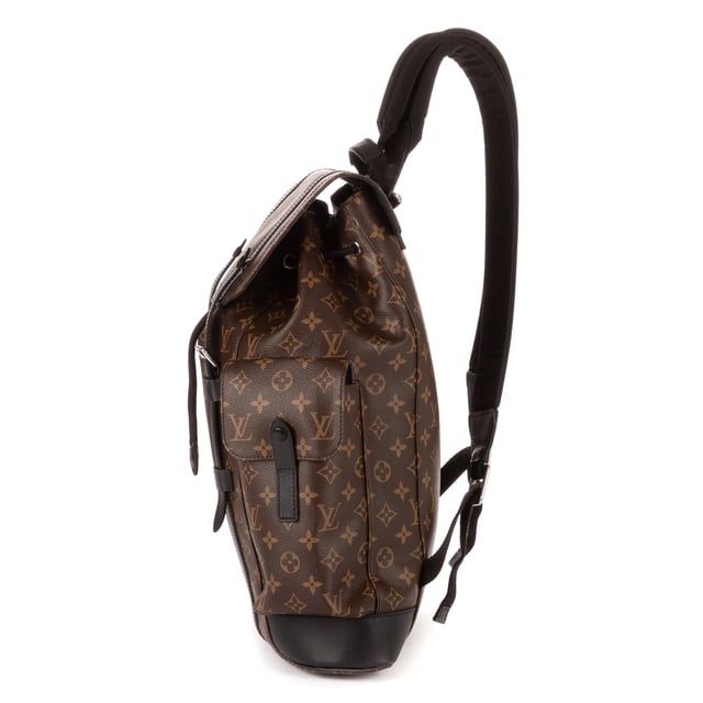 Louis Vuitton Bolsas Christopher  Mochila en Marrón/Negro Lona recubierta y Tono Plateado hardware. El producto está en en Excelentes Condiciones (A).
  Dimensiones: 32x45x11 cm 
  Accesorios incluidos: NONE
    
  BrandCo Paris encuentra artículos raros y en las mejores condiciones a precios increíbles. ¡Vale la pena tener paciencia! Compra con confianza: todos los artículos de BrandCo Paris son seleccionados y autenticados cuidadosamente por nuestro equipo de expertos.
  Todos los artículos vienen con un certificado de autenticidad y un embalaje entregado por BrandCo Paris.
  Tabla de clasificación de la condición del artículo
  N (como nuevo)
  AA (perfecto estado)
  A (excelente estado)
  AB (muy buen estado)
  B (bueno/regular)