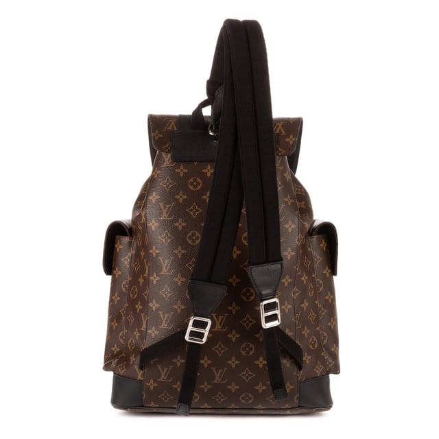 Louis Vuitton Bolsas Christopher  Mochila en Marrón/Negro Lona recubierta y Tono Plateado hardware. El producto está en en Excelentes Condiciones (A).
  Dimensiones: 32x45x11 cm 
  Accesorios incluidos: NONE
    
  BrandCo Paris encuentra artículos raros y en las mejores condiciones a precios increíbles. ¡Vale la pena tener paciencia! Compra con confianza: todos los artículos de BrandCo Paris son seleccionados y autenticados cuidadosamente por nuestro equipo de expertos.
  Todos los artículos vienen con un certificado de autenticidad y un embalaje entregado por BrandCo Paris.
  Tabla de clasificación de la condición del artículo
  N (como nuevo)
  AA (perfecto estado)
  A (excelente estado)
  AB (muy buen estado)
  B (bueno/regular)