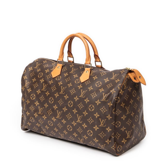 Louis Vuitton Bags Speedy 40 Handbag in Brown Monogram Canvas and Golden Brass hardware. The product is in Excellent Condition (A).
  Dimensions: 40x24x19 cm 
  Accessories Included: None
  
  BrandCo Paris finds rare and top condition items at great deals, they are worth your patience!
  Shop with confidence - All BrandCo Paris items are carefully selected and authenticated by our team of experts.
  All the items come with an authenticity certificate and packaging delivered by BrandCo Paris.
  Item Condition Grading Table
    N  (Like New)
    AA (Perfect Condition)
    A  (Excellent Condition)
    AB (Very Good Condition)
    B  (Good/Fair)