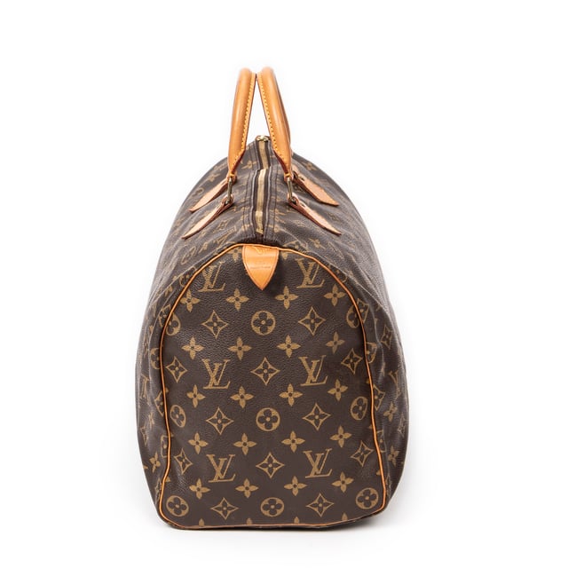 Louis Vuitton Bags Speedy 40 Handbag in Brown Monogram Canvas and Golden Brass hardware. The product is in Excellent Condition (A).
  Dimensions: 40x24x19 cm 
  Accessories Included: None
  
  BrandCo Paris finds rare and top condition items at great deals, they are worth your patience!
  Shop with confidence - All BrandCo Paris items are carefully selected and authenticated by our team of experts.
  All the items come with an authenticity certificate and packaging delivered by BrandCo Paris.
  Item Condition Grading Table
    N  (Like New)
    AA (Perfect Condition)
    A  (Excellent Condition)
    AB (Very Good Condition)
    B  (Good/Fair)