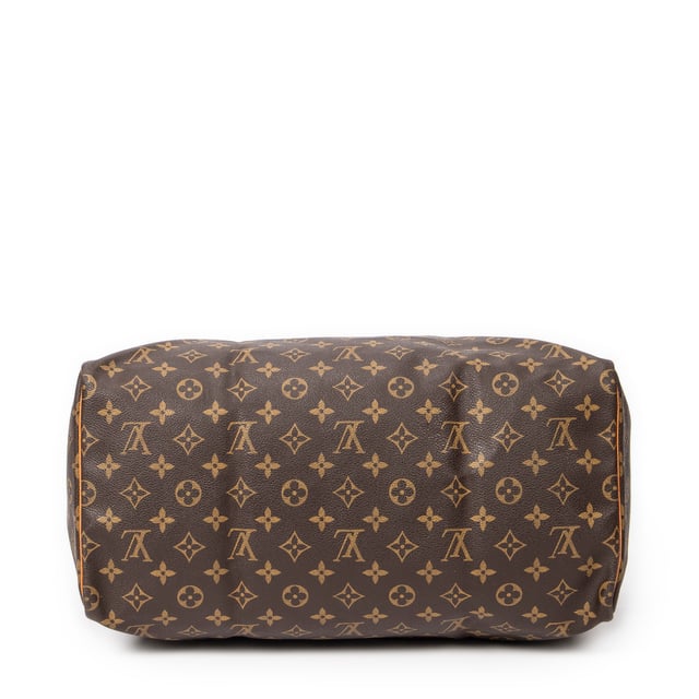 Louis Vuitton Bags Speedy 40 Handbag in Brown Monogram Canvas and Golden Brass hardware. The product is in Excellent Condition (A).
  Dimensions: 40x24x19 cm 
  Accessories Included: None
  
  BrandCo Paris finds rare and top condition items at great deals, they are worth your patience!
  Shop with confidence - All BrandCo Paris items are carefully selected and authenticated by our team of experts.
  All the items come with an authenticity certificate and packaging delivered by BrandCo Paris.
  Item Condition Grading Table
    N  (Like New)
    AA (Perfect Condition)
    A  (Excellent Condition)
    AB (Very Good Condition)
    B  (Good/Fair)