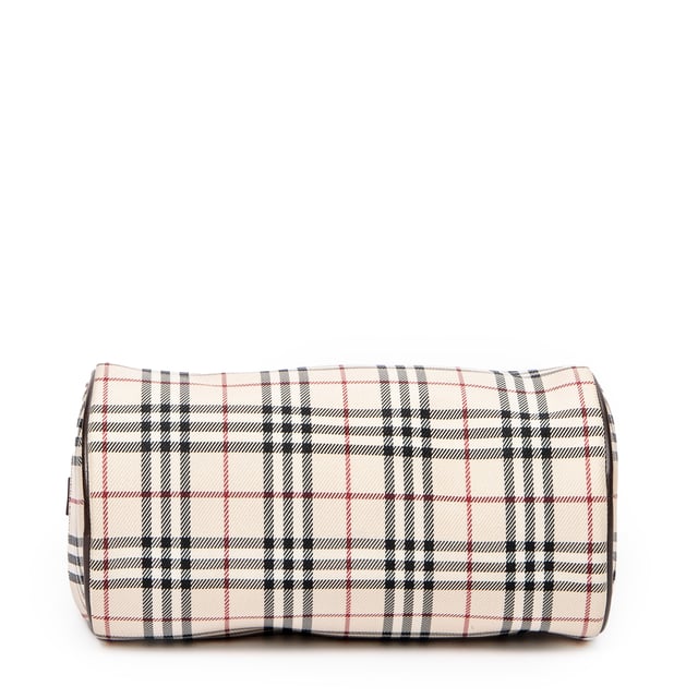 Burberry Bolsas Mini Barrel Boston  Bolso en Beige/Marrón Lienzo y Plata hardware. El producto está en en Excelentes Condiciones (A).
  Dimensiones: 22x11x11 cm 
  Accesorios incluidos: 
    
  BrandCo Paris encuentra artículos raros y en las mejores condiciones a precios increíbles. ¡Vale la pena tener paciencia! Compra con confianza: todos los artículos de BrandCo Paris son seleccionados y autenticados cuidadosamente por nuestro equipo de expertos.
  Todos los artículos vienen con un certificado de autenticidad y un embalaje entregado por BrandCo Paris.
  Tabla de clasificación de la condición del artículo
  N (como nuevo)
  AA (perfecto estado)
  A (excelente estado)
  AB (muy buen estado)
  B (bueno/regular)