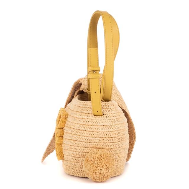 Loewe Bolsas Bunny Bucket Bag  Bolso bandolera en Beige Lienzo y Oro hardware. El producto está en en Perfectas Condiciones (AA).
  Dimensiones: 17x15x12 cm 
  Accesorios incluidos: NONE
    
  BrandCo Paris encuentra artículos raros y en las mejores condiciones a precios increíbles. ¡Vale la pena tener paciencia! Compra con confianza: todos los artículos de BrandCo Paris son seleccionados y autenticados cuidadosamente por nuestro equipo de expertos.
  Todos los artículos vienen con un certificado de autenticidad y un embalaje entregado por BrandCo Paris.
  Tabla de clasificación de la condición del artículo
  N (como nuevo)
  AA (perfecto estado)
  A (excelente estado)
  AB (muy buen estado)
  B (bueno/regular)