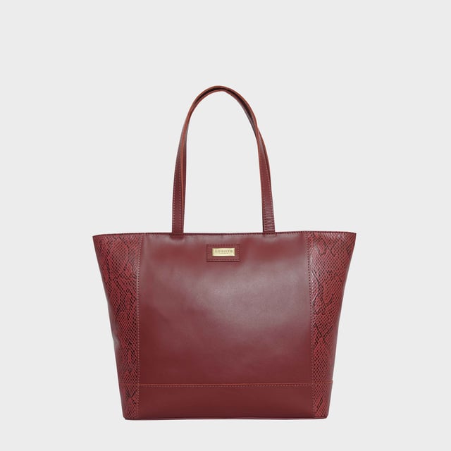 The ‘Klara’ large unlined tote bag is beautifully handcrafted with designer Animal Snake Print Leather on the sides and premium smooth leather on the front and back. It features a zip top closure for you to store your essentials safely and securely. This leather shopper is designed to ensure you don’t run out of space and have ample room for all your necessities when you’re out and about. Stand out with ‘Klara’, the perfect travel companion ideal for all occasions.
Secured zip top closure opens to a roomy unlined interior. Easily fits a 13-inch laptop. Double stitching on the handles for extra reinforcement and strength to avoid handle snapping. Reinforced base to avoid bulging when stuffed. Unlined natural leather shopper made to last a lifetime. Leather shoulder handle for easy pick up and go. Adorned with the inimitable Assots London brushed gold clean finish logo demonstrating it’s premium quality. Fittings colour: Antique Brass. Composition: Body: 100% Genuine Leather. Lining: Unlined.
DISCLAIMER : All pictures shown are for illustration purpose only. Actual product colour may vary due to different ambience lighting or the screen display settings. Size- W42.5cm x H29cm x D10.5cm.