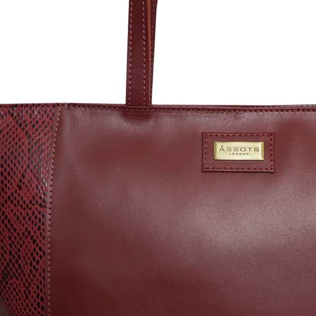 The ‘Klara’ large unlined tote bag is beautifully handcrafted with designer Animal Snake Print Leather on the sides and premium smooth leather on the front and back. It features a zip top closure for you to store your essentials safely and securely. This leather shopper is designed to ensure you don’t run out of space and have ample room for all your necessities when you’re out and about. Stand out with ‘Klara’, the perfect travel companion ideal for all occasions.
Secured zip top closure opens to a roomy unlined interior. Easily fits a 13-inch laptop. Double stitching on the handles for extra reinforcement and strength to avoid handle snapping. Reinforced base to avoid bulging when stuffed. Unlined natural leather shopper made to last a lifetime. Leather shoulder handle for easy pick up and go. Adorned with the inimitable Assots London brushed gold clean finish logo demonstrating it’s premium quality. Fittings colour: Antique Brass. Composition: Body: 100% Genuine Leather. Lining: Unlined.
DISCLAIMER : All pictures shown are for illustration purpose only. Actual product colour may vary due to different ambience lighting or the screen display settings. Size- W42.5cm x H29cm x D10.5cm.