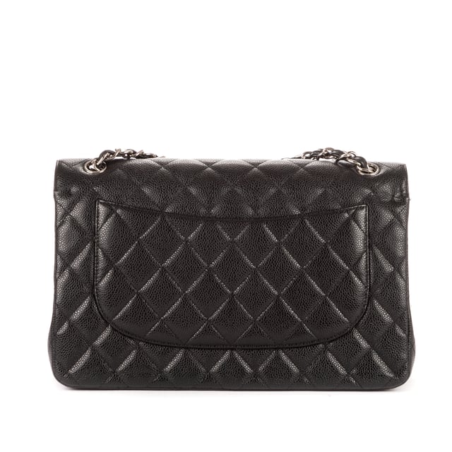 Chanel Bolsas Classic Jumbo Double Flap 30 Bolso bandolera en Negro Piel de becerro y Plata hardware. El producto está en en Perfectas Condiciones (AA).
  Dimensiones: 30x19.5x10 cm 
  Accesorios incluidos: Sticker, Card, Dustbag, Box
    
  BrandCo Paris encuentra artículos raros y en las mejores condiciones a precios increíbles. ¡Vale la pena tener paciencia! Compra con confianza: todos los artículos de BrandCo Paris son seleccionados y autenticados cuidadosamente por nuestro equipo de expertos.
  Todos los artículos vienen con un certificado de autenticidad y un embalaje entregado por BrandCo Paris.
  Tabla de clasificación de la condición del artículo
  N (como nuevo)
  AA (perfecto estado)
  A (excelente estado)
  AB (muy buen estado)
  B (bueno/regular)