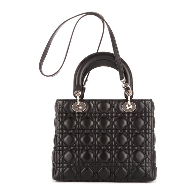 Dior Bolsas Medium Lady Dior Zip PM Bolso bandolera en Negro Piel de becerro y Plata hardware. El producto está en en Perfectas Condiciones (AA).
  Dimensiones: 24x21x10 cm 
  Accesorios incluidos: "Strap, Dior charm"
    
  BrandCo Paris encuentra artículos raros y en las mejores condiciones a precios increíbles. ¡Vale la pena tener paciencia! Compra con confianza: todos los artículos de BrandCo Paris son seleccionados y autenticados cuidadosamente por nuestro equipo de expertos.
  Todos los artículos vienen con un certificado de autenticidad y un embalaje entregado por BrandCo Paris.
  Tabla de clasificación de la condición del artículo
  N (como nuevo)
  AA (perfecto estado)
  A (excelente estado)
  AB (muy buen estado)
  B (bueno/regular)