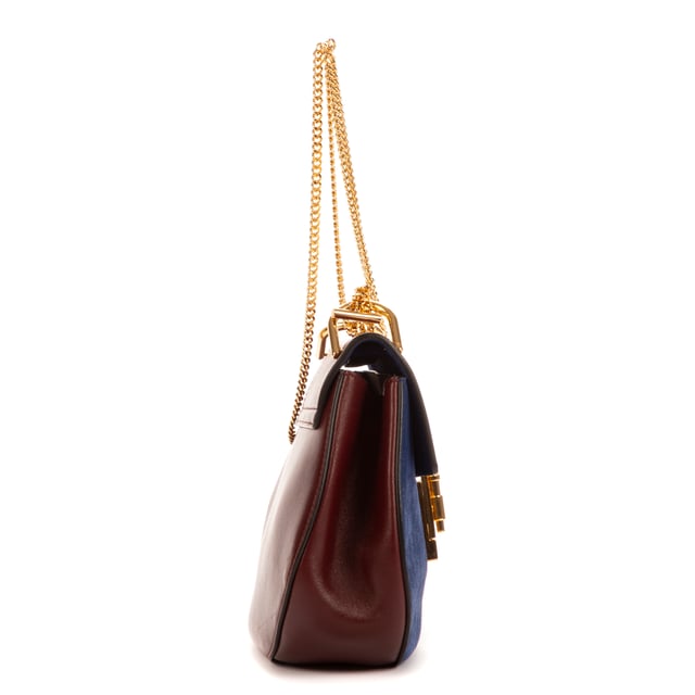 Chloe Bolsas Drew  Bolso bandolera en Azul Piel de becerro y Oro hardware. El producto está en en Perfectas Condiciones (AA).
  Dimensiones: 23x17x8 cm 
  Accesorios incluidos: Dustbag
    
  BrandCo Paris encuentra artículos raros y en las mejores condiciones a precios increíbles. ¡Vale la pena tener paciencia! Compra con confianza: todos los artículos de BrandCo Paris son seleccionados y autenticados cuidadosamente por nuestro equipo de expertos.
  Todos los artículos vienen con un certificado de autenticidad y un embalaje entregado por BrandCo Paris.
  Tabla de clasificación de la condición del artículo
  N (como nuevo)
  AA (perfecto estado)
  A (excelente estado)
  AB (muy buen estado)
  B (bueno/regular)
